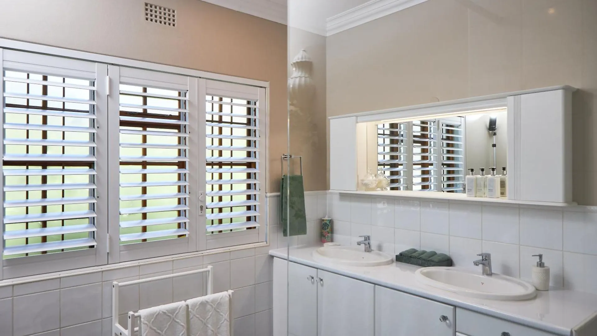 Meerendal Cottage-Affordable Luxury-Private Garden With Pool & Hot Tub Kapstadt