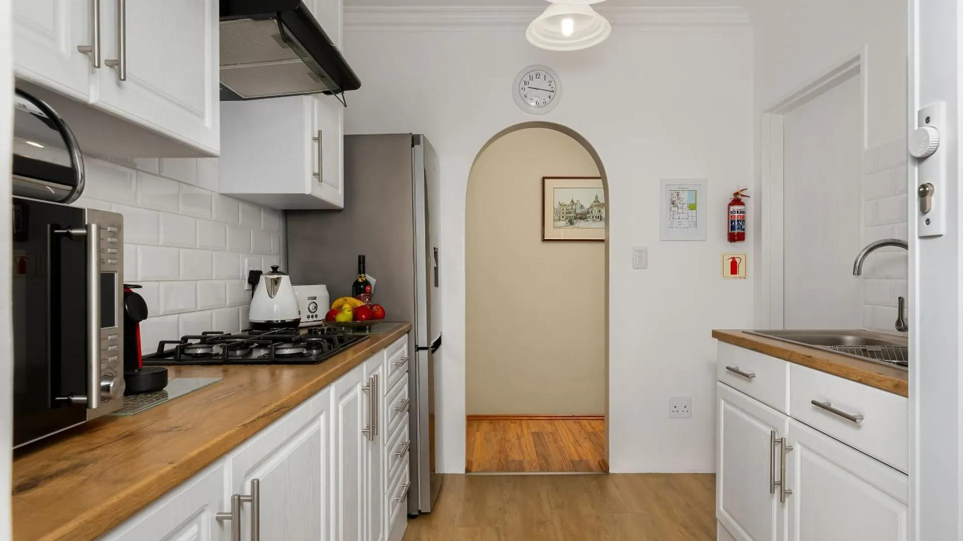 Apartment Meerendal Cottage-Affordable Luxury-Private Garden With Pool & Hot Tub Kapstadt